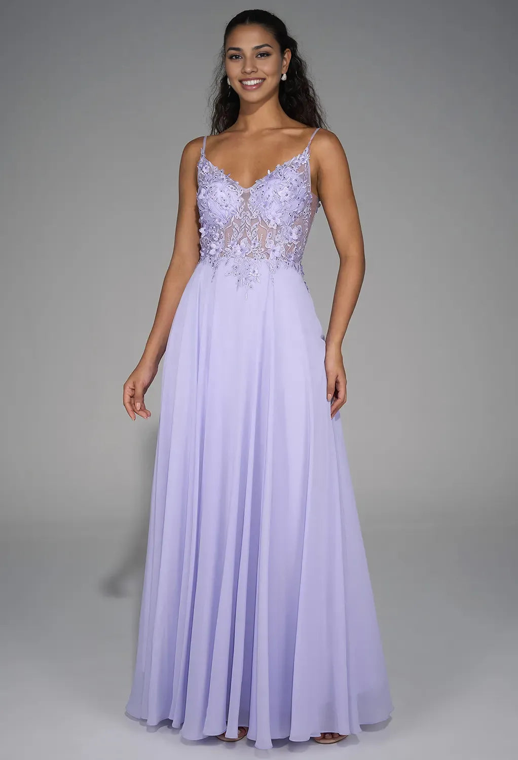 Robe de soirée trapèze à bretelles spaghetti et col en V, longueur au sol, en tulle, sans manches, avec appliques